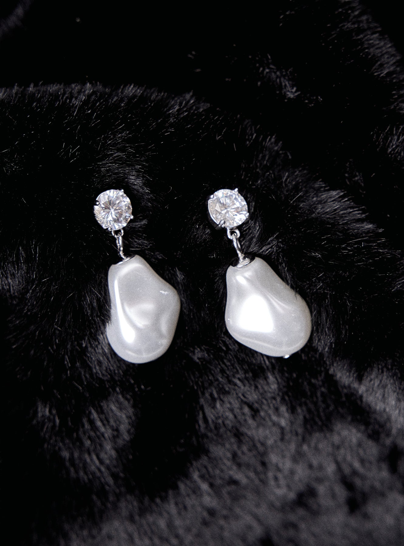 Mottled Pearl Earrings