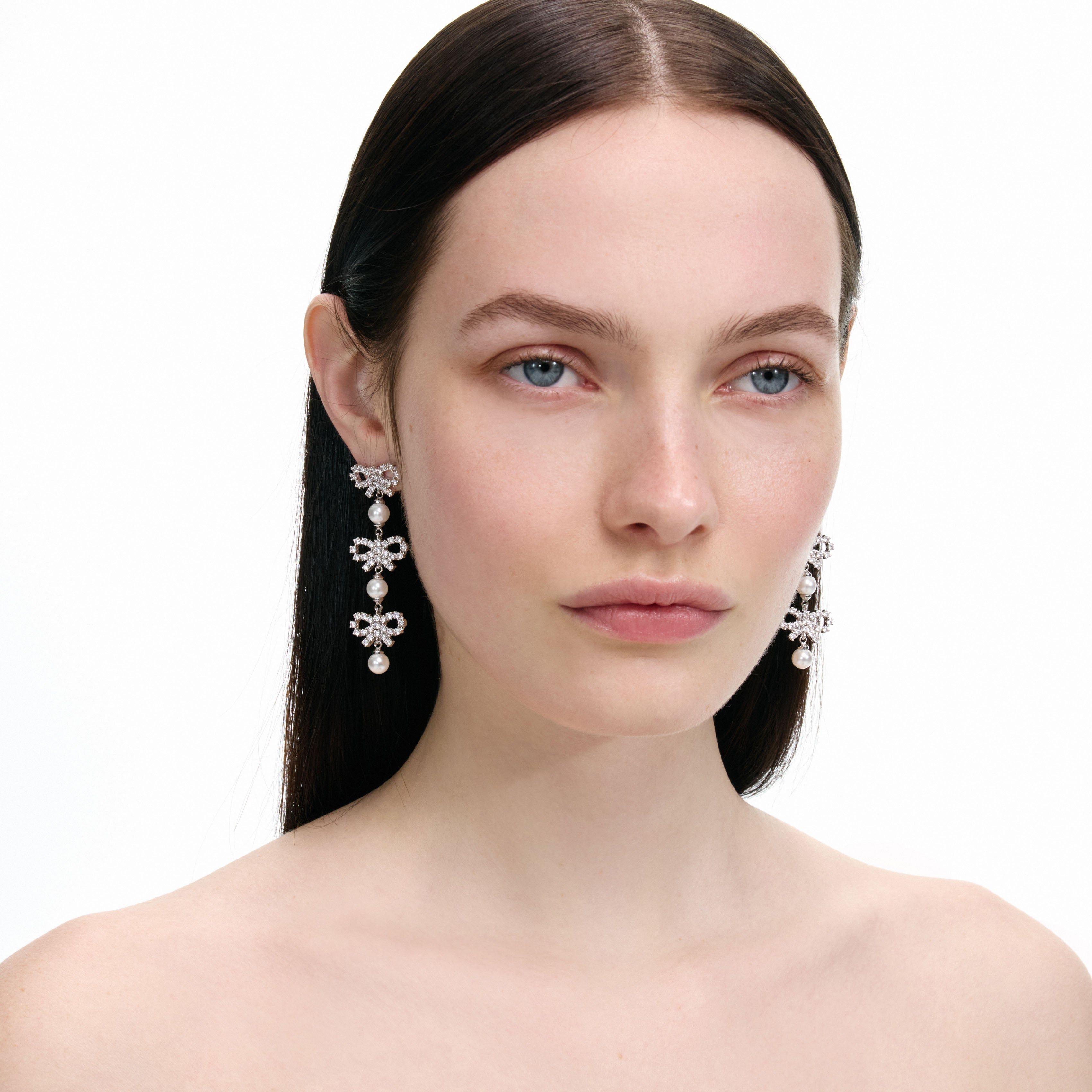 Micro Bow Pearl Tiered Earrings