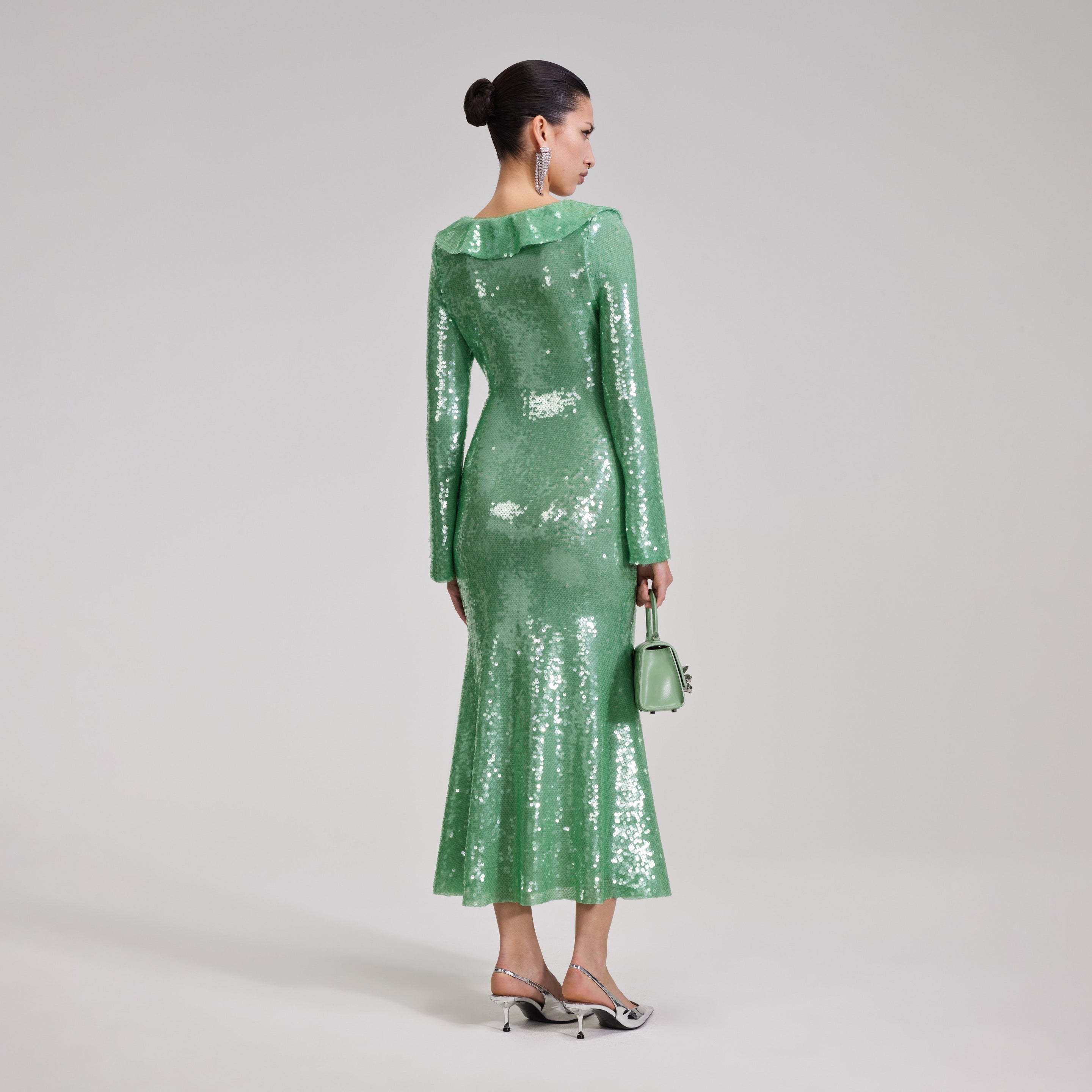 665 Green Brown Sequin Dress Stock Photos, High-Res Pictures, and Images -  Getty Images